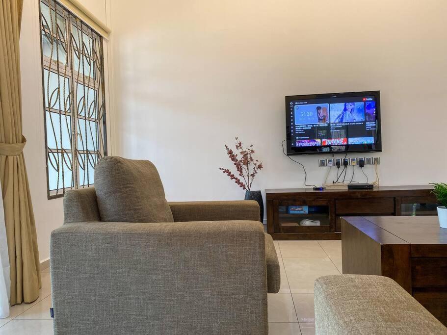 Teluk Cempedak Semi-d House 19pax By Iconique * Kuantan