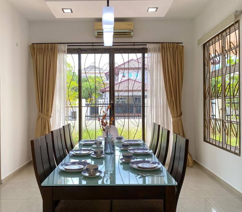 Teluk Cempedak Semi-d House 19pax By Iconique Holiday home