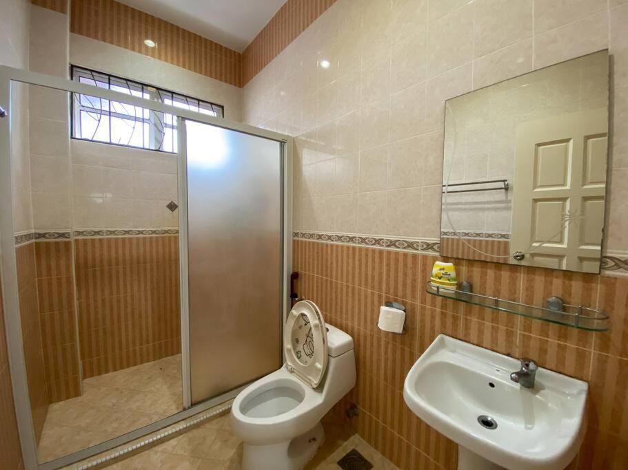 Teluk Cempedak Semi-d House 19pax By Iconique Holiday home Kuantan