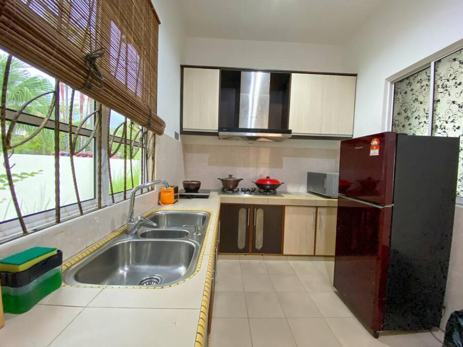 Teluk Cempedak Semi-d House 19pax By Iconique *