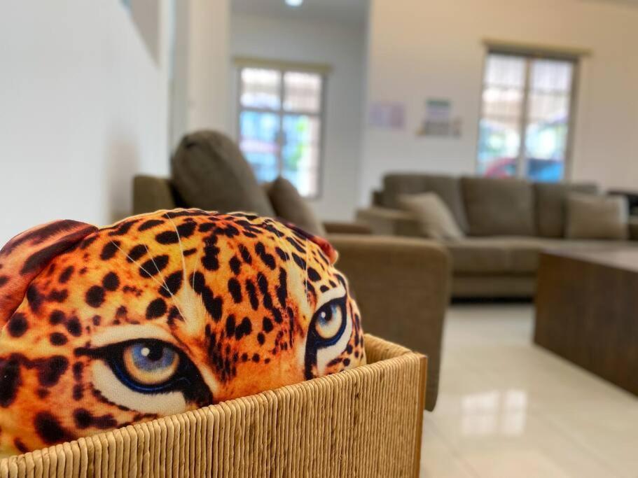 Holiday home Teluk Cempedak Semi-d House 19pax By Iconique