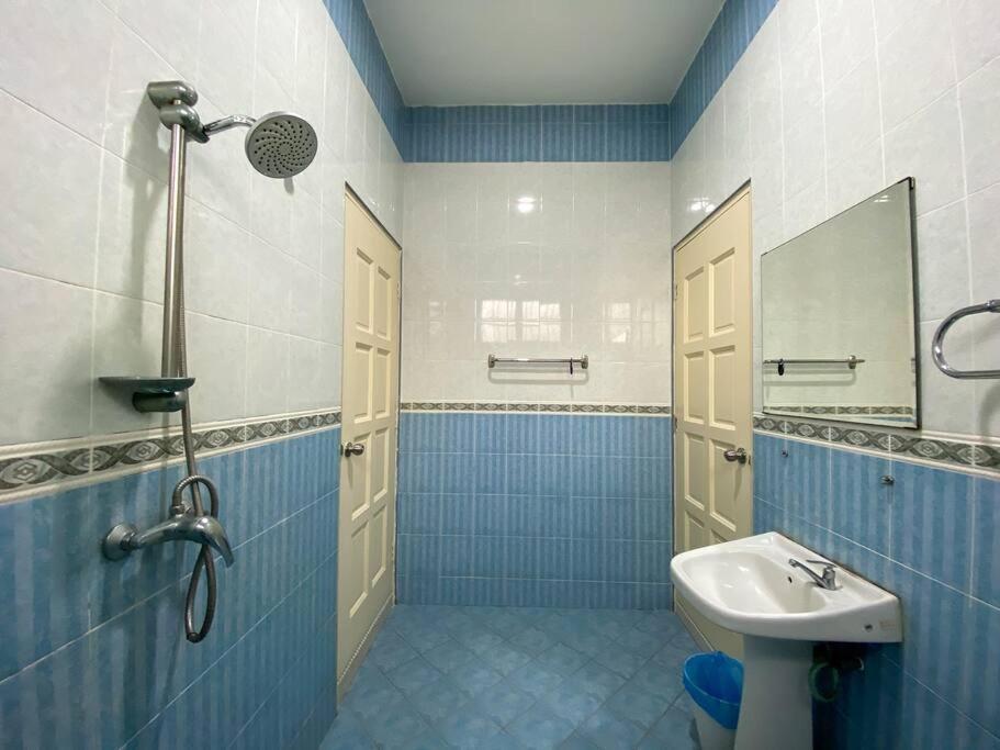 Teluk Cempedak Semi-d House 19pax By Iconique Holiday home Kuantan