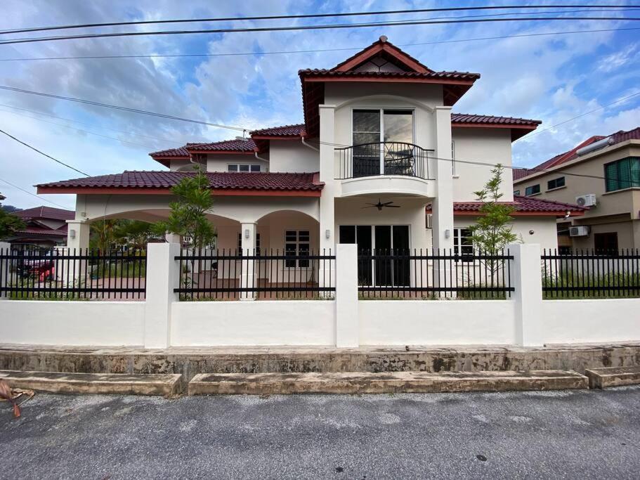 Teluk Cempedak Semi-d House 19pax By Iconique Holiday home *
