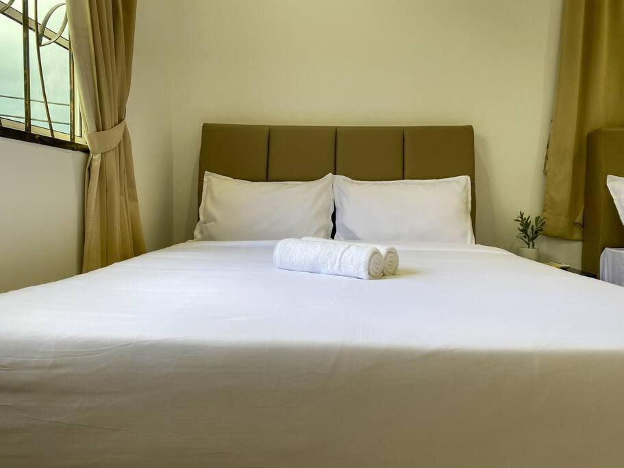 Holiday home Teluk Cempedak Semi-d House 19pax By Iconique *